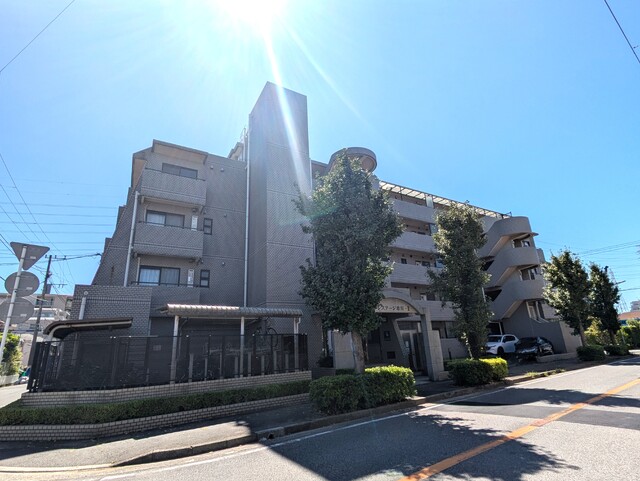 建物外観　地上５階建て鉄筋コンクリートマンション