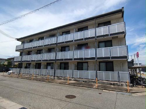 【レオパレス阿保の建物外観】