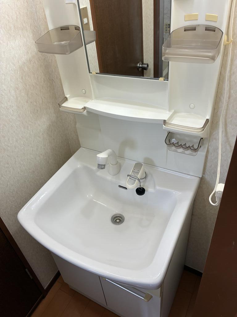 洗面設備　シャワー付き洗面化粧台
