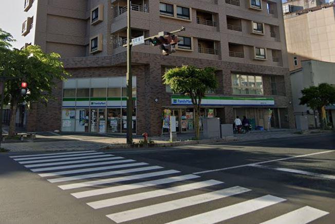 コンビニ　ファミリーマート盛岡本町通一丁目店（コンビニ）まで130m