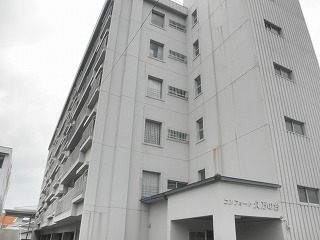 松山市久万ノ台のマンションの建物外観