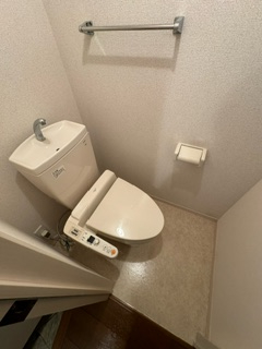 【高岡市石瀬のアパートのトイレ】