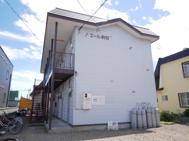 北海道札幌市手稲区前田八条１７の賃貸アパートの外観