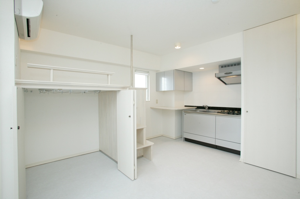 居室・リビング　ベッドの下には収納十分なクローゼット（＾＾）