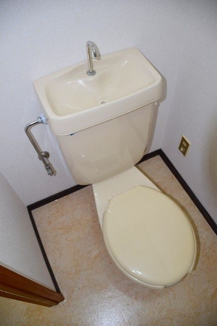 【東海市名和町のマンションのトイレ】