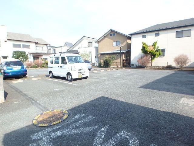 【エコーハイツマルオカの駐車場】