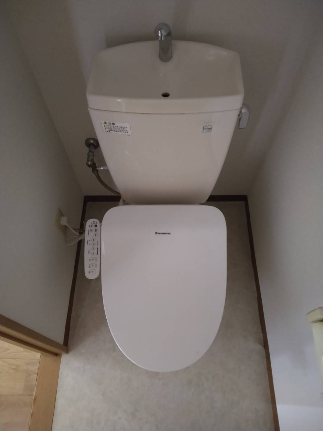 東武小泉線 西小泉駅 2階建 築23年のトイレ写真