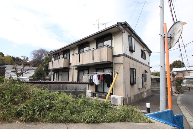 横浜市港北区小机町のアパートの建物外観