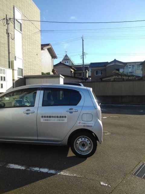 【加賀市動橋町のアパートの駐車場】