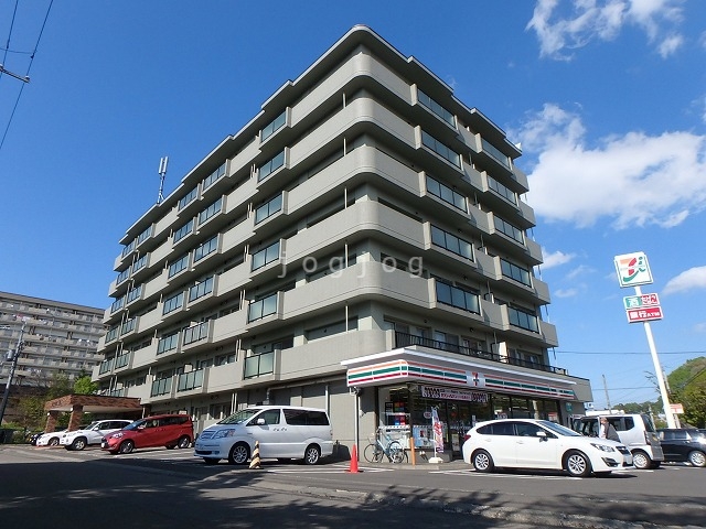 札幌市南区澄川六条のマンションの建物外観