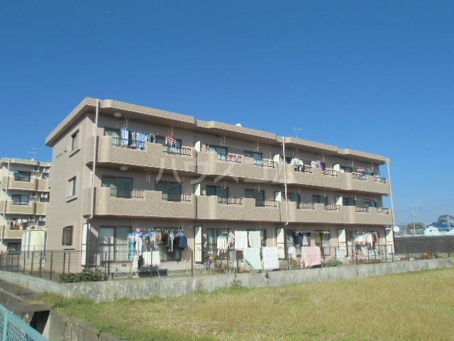 掛川市富部のマンションの建物外観