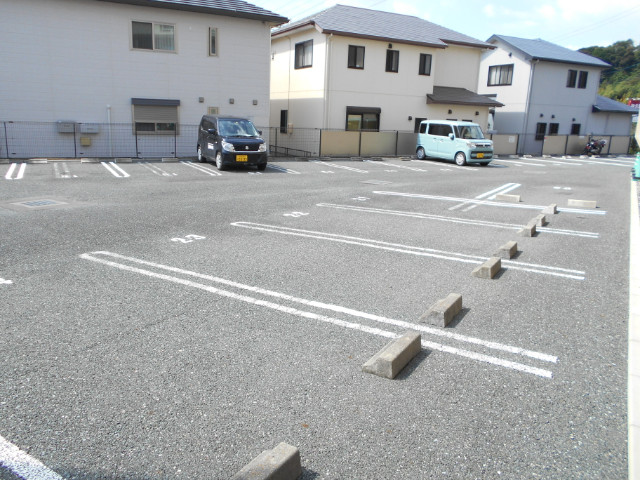 【浜松市中央区桜台のマンションの駐車場】