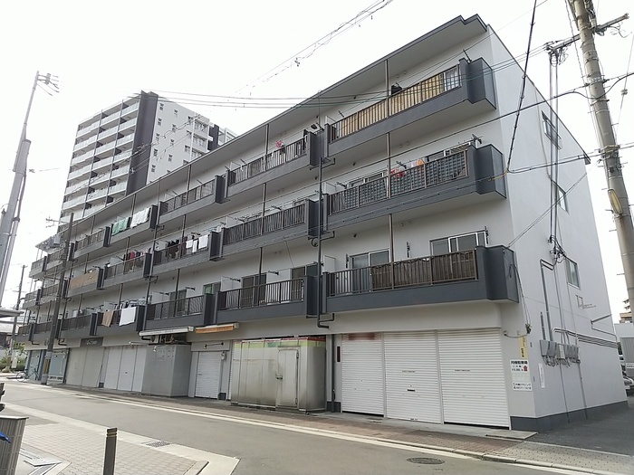 【大阪市住吉区殿辻のマンションのエントランス】