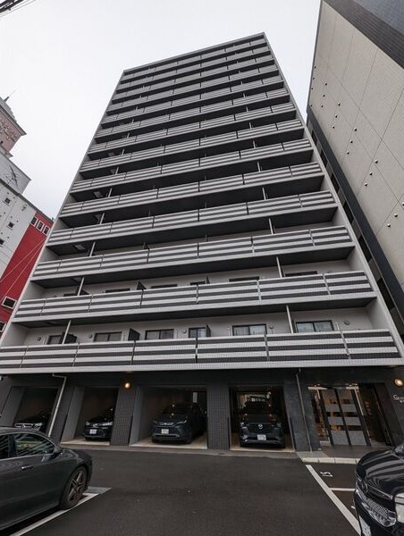 【名古屋市中区新栄のマンションの建物外観】