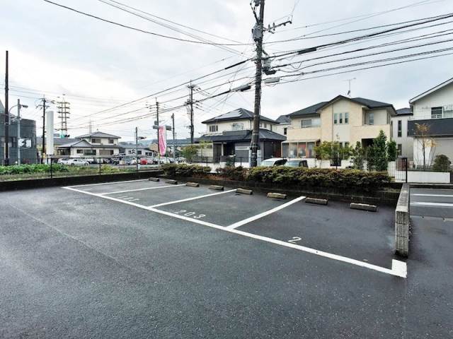 【春日市平田台のアパートの駐車場】