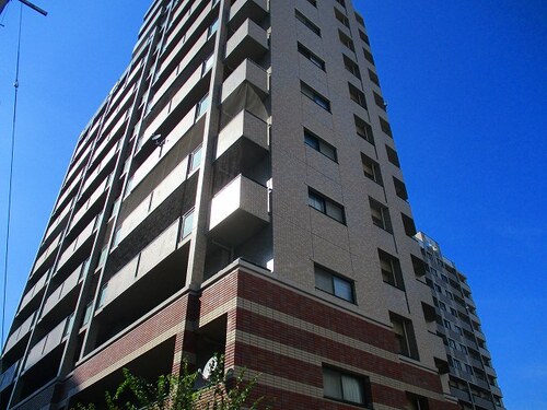 【熊本市中央区新屋敷のマンションの建物外観】