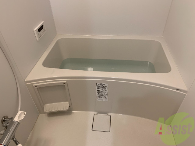 バス・シャワールーム　広いので足を伸ばしてゆっくりと浸かることができるお風呂です。