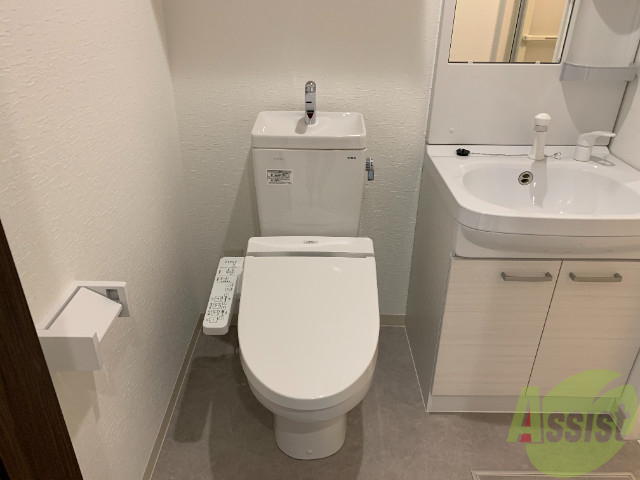 トイレ　ウォシュレットが付いているキレイなお手洗いです。