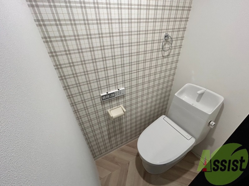 トイレ　温水洗浄便座でウォシュレット付きのトイレになっています。