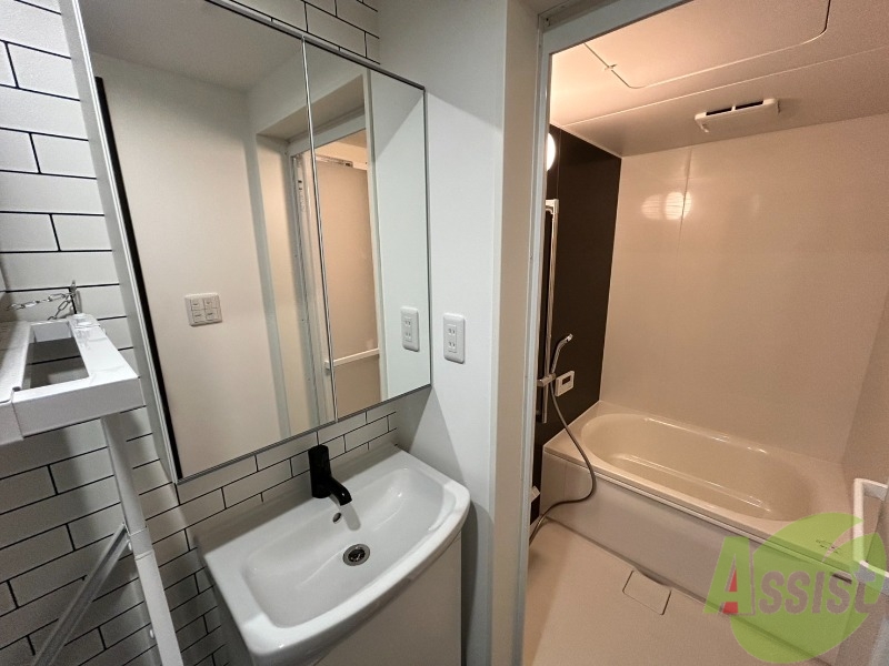 洗面設備　独立洗面台で朝身支度も快適にすることが出来ます。