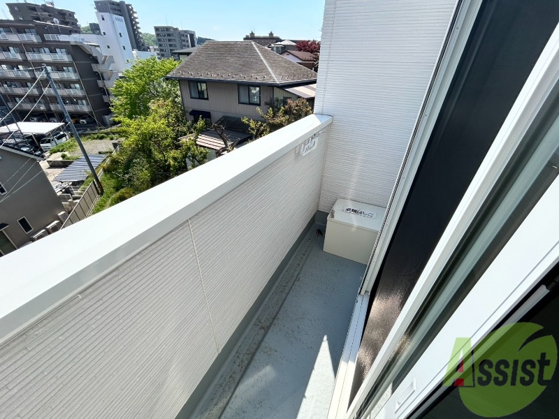バルコニー　日差しが良く入るため洗濯物も乾きやすいです。