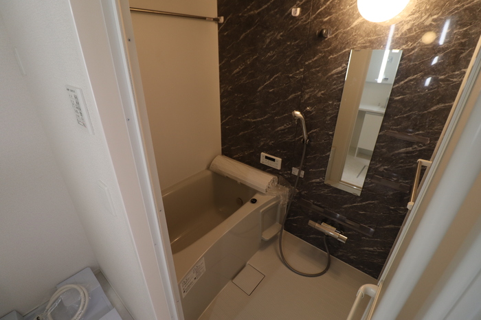 バス・シャワールーム　落ち着いた空間のお風呂です