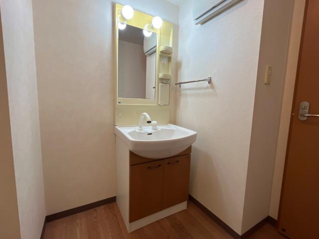 洗面設備　洗髪洗面化粧台