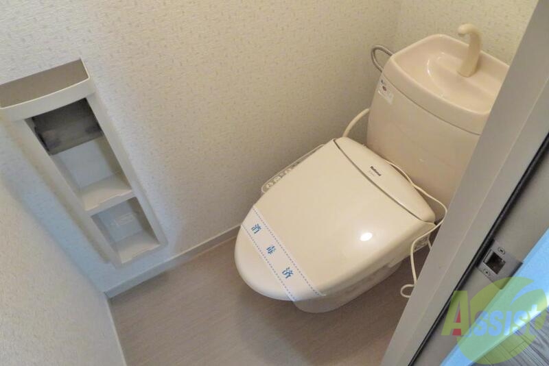 トイレ　トイレはシンプルかつオーソドックスですが清潔感がありますね。