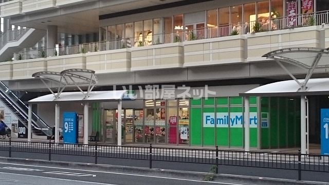 コンビニ　沖縄ファミリーマート 那覇バスターミナル店（コンビニ）まで312m