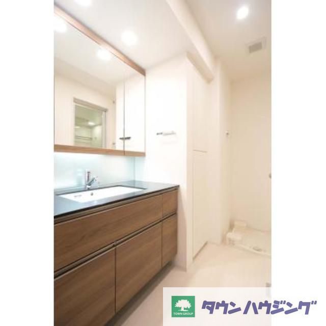 洗面設備　※写真は同タイプ住戸です。