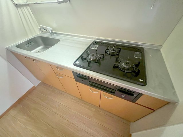 キッチン　3口コンロの使いやすいキッチンです。