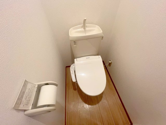 トイレ　清潔感のあるトイレは、誰もがリラックスできる空間です。