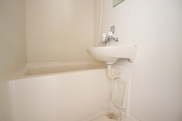 バス・シャワールーム　※別部屋の参考写真の為、原状優先です。