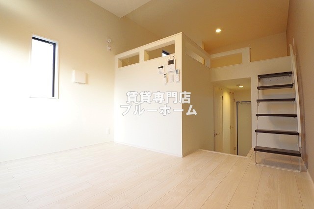 居室・リビング　白色基調のお部屋です！