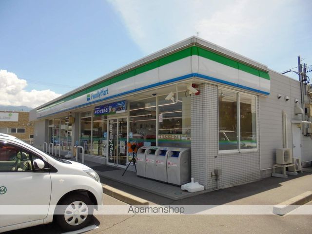 コンビニ　ファミリーマート（コンビニ）まで595m