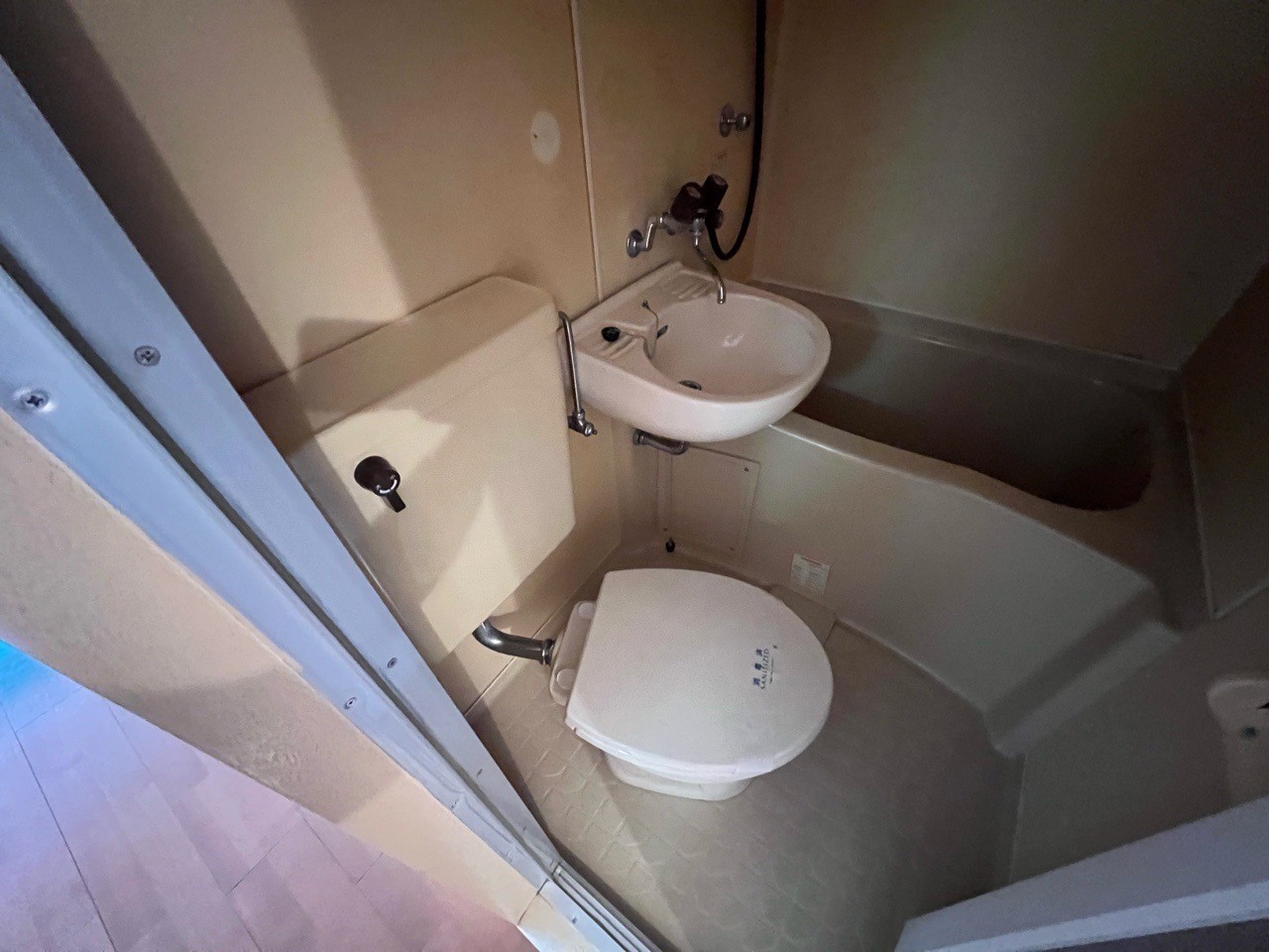 近鉄大阪線 長瀬駅 徒歩7分 3階建 築40年のトイレ写真
