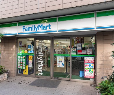 コンビニ　ファミリーマート 東五反田郵便局東店（コンビニ）まで424m
