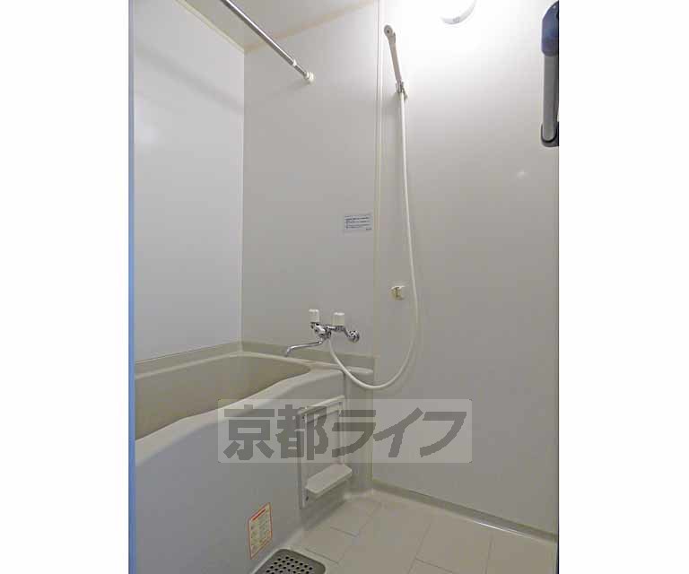 バス・シャワールーム　バスルームです。