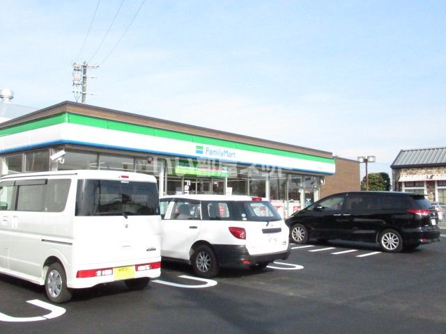 コンビニ　ファミリーマート八楠店（コンビニ）まで487m