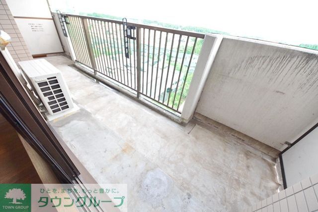 バルコニー　広々としたバルコニー