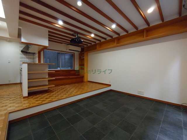 居室・リビング　別部屋参考写真となります。