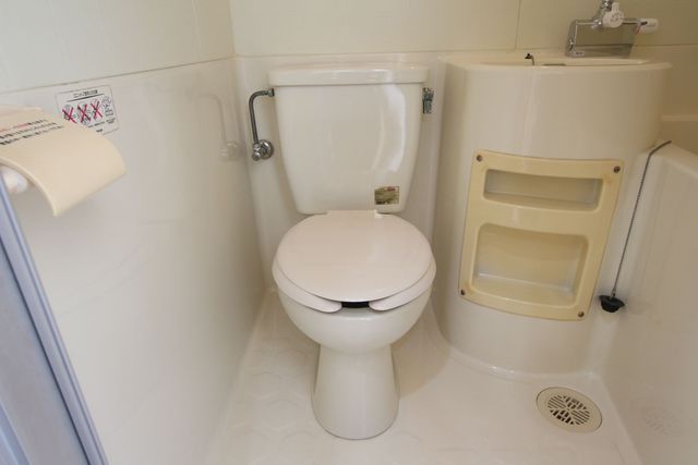 トイレ　３点ユニットバス