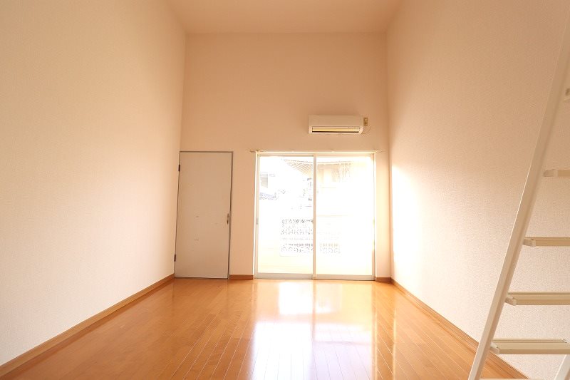 居室・リビング　別部屋の写真使用