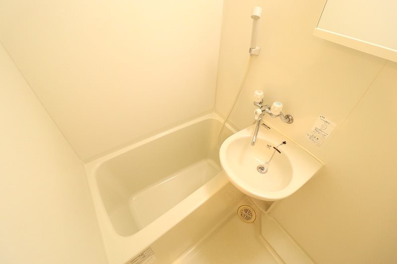 バス・シャワールーム　別部屋の写真使用