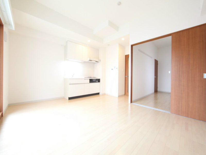 居室・リビング　ＬＤＫ11.7帖　洋室5.7帖　つなげても仕切っても使えます