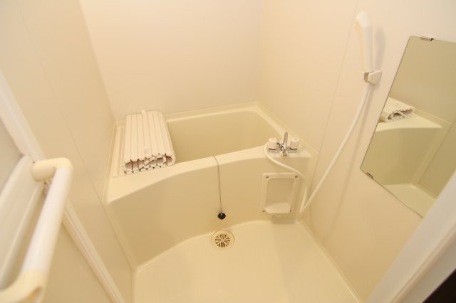 バス・シャワールーム　別部屋の参考写真です。