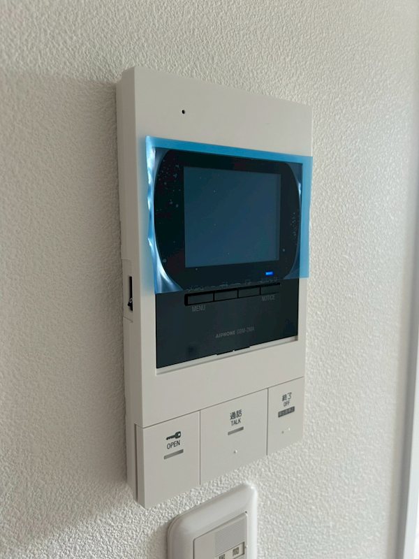 セキュリティ　来訪者をカメラで確認できるので女性の方にも安心