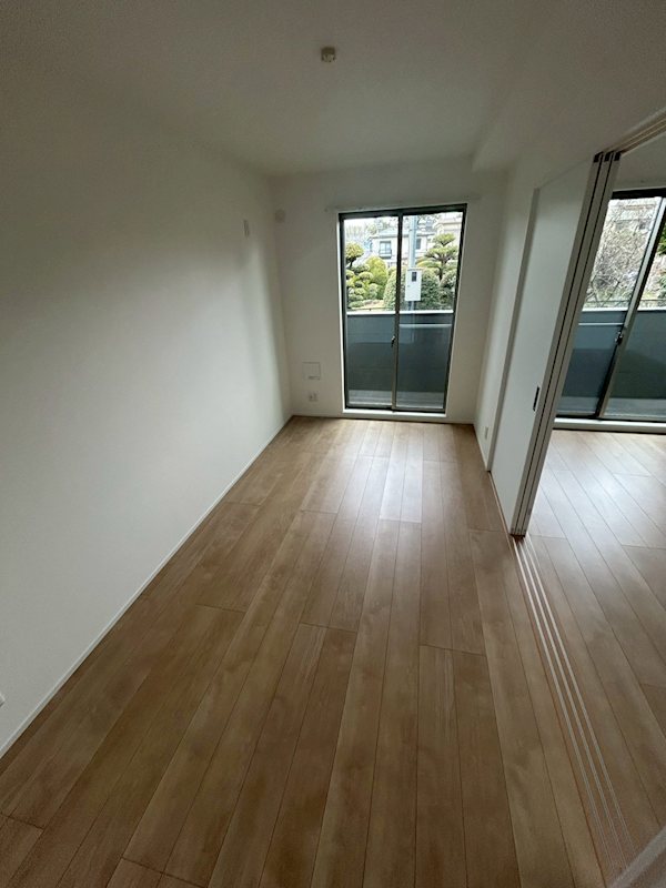 居室・リビング　窓があり日差しの入るお部屋です