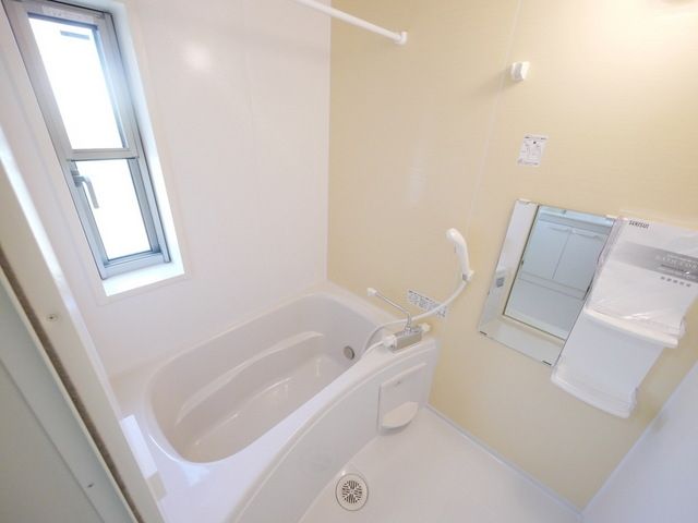 バス・シャワールーム　★お風呂場に窓付き★