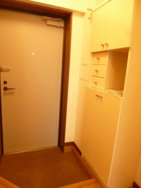 玄関　★大きな収納の付いた玄関★